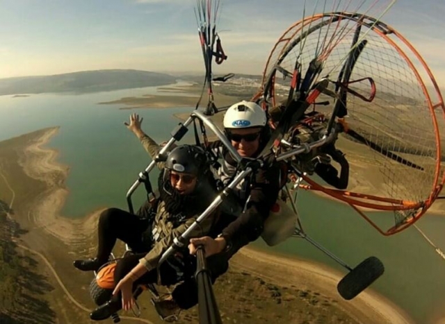 Paramotor sobre el embalse.JPG